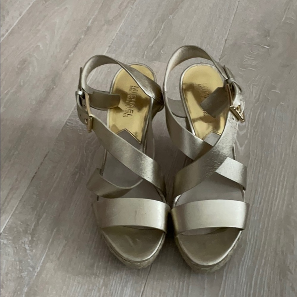 MICHAEL KORS Gold Metallic Wedge